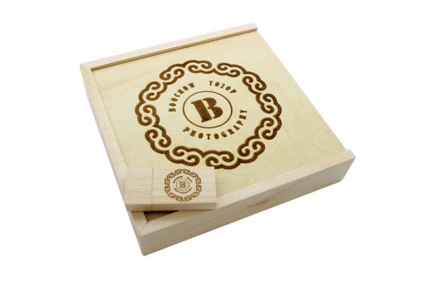 USB optional- walnut, gold or rose gold (Free engraving for the USB)