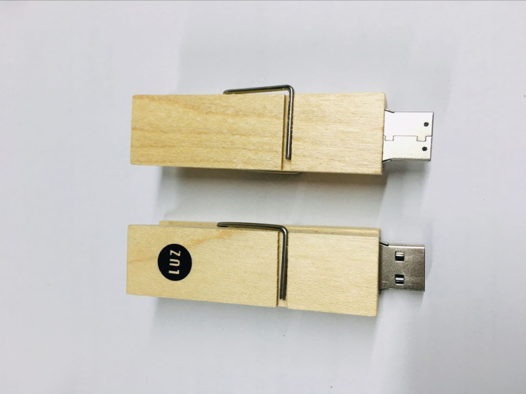 Clip Wood USB Flash Drive