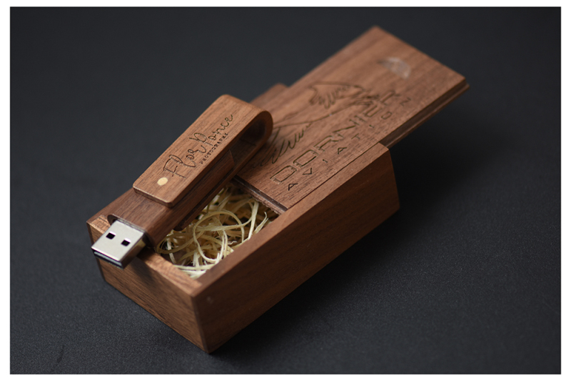 W-272-Swivel Wood USB Flash Drive