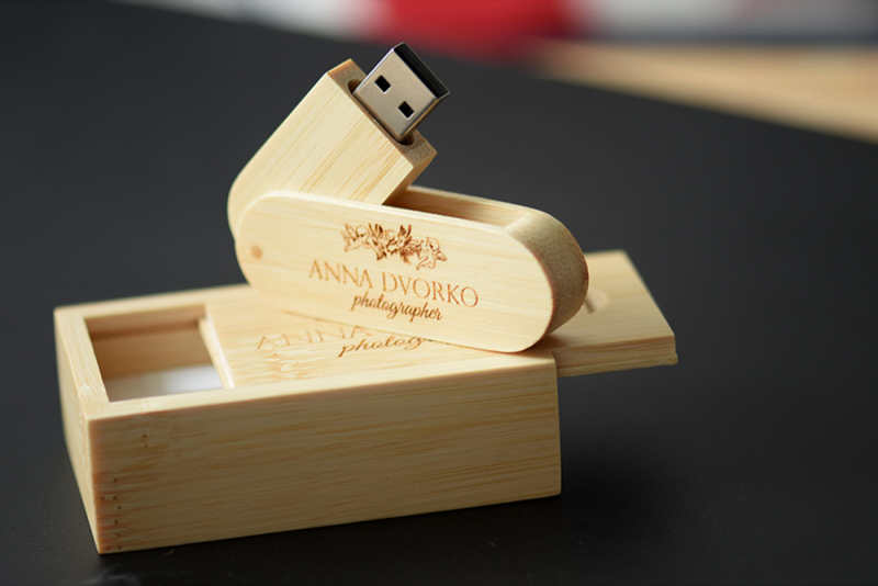 W-268-Swivel Wood USB Flash Drive