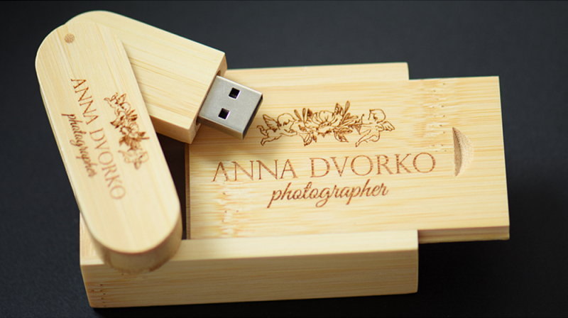 W-268-Swivel Wood USB Flash Drive
