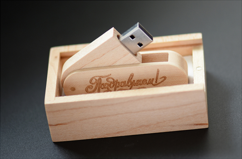 W-268-Swivel Wood USB Flash Drive