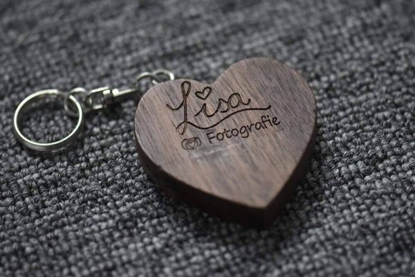 walnut wood usb with keychains