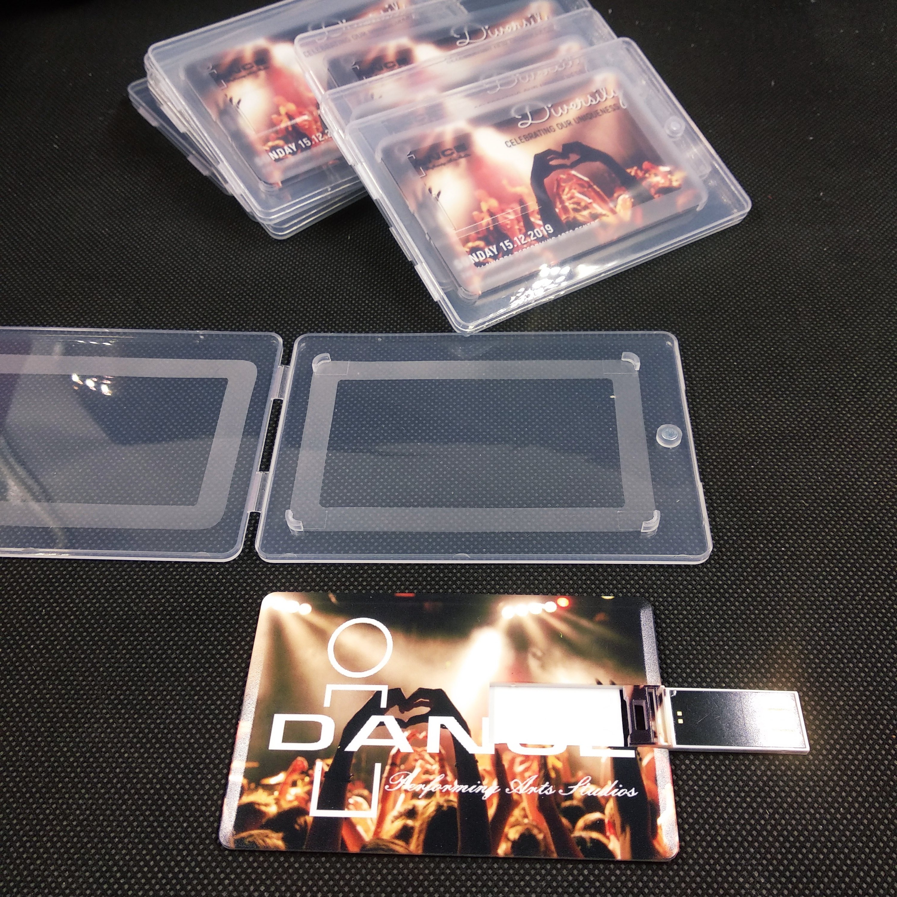 C-05 Credit card sized USB flash drive allow you to keep your important documents and data in your wallet. 