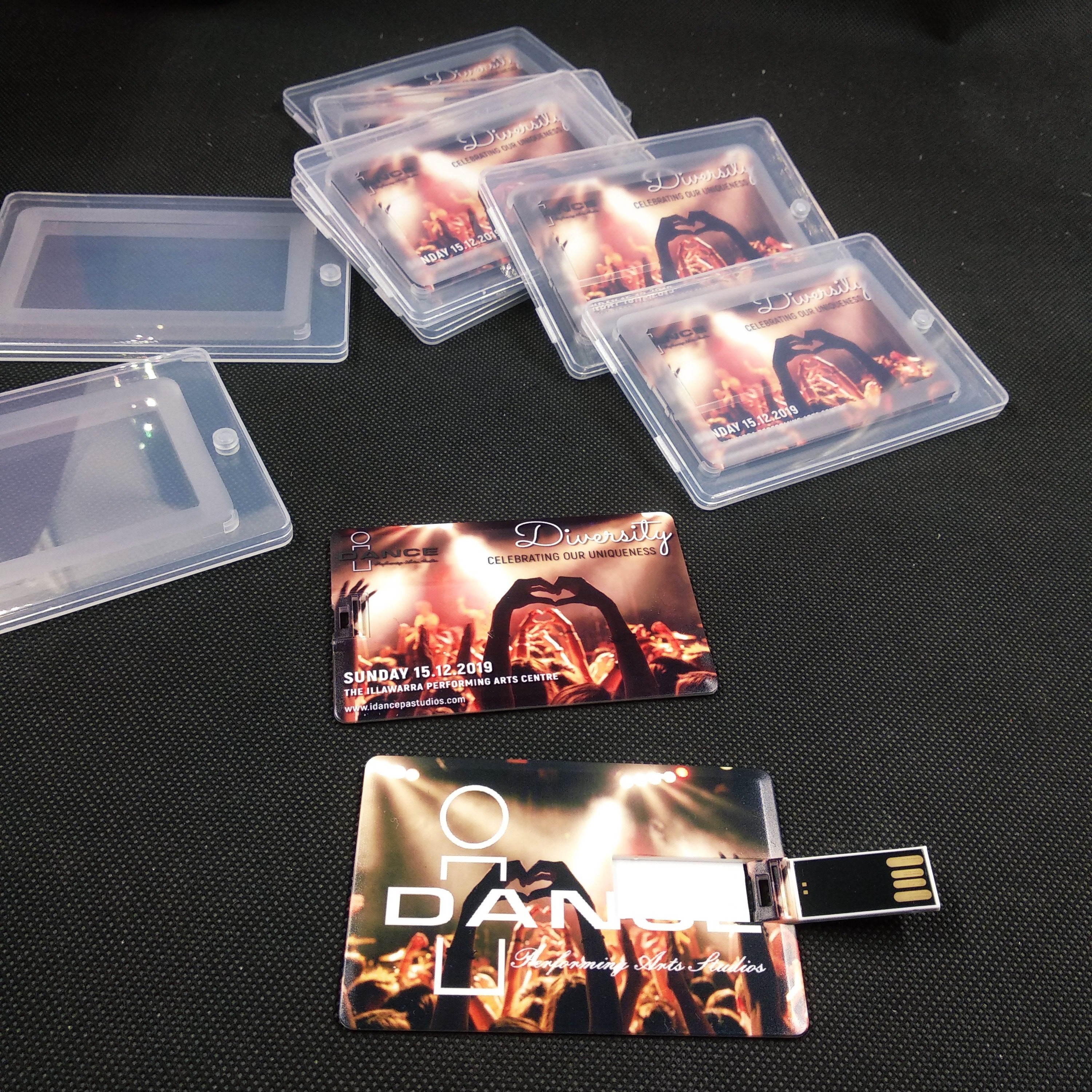 C-05 Credit card sized USB flash drive allow you to keep your important documents and data in your wallet. 