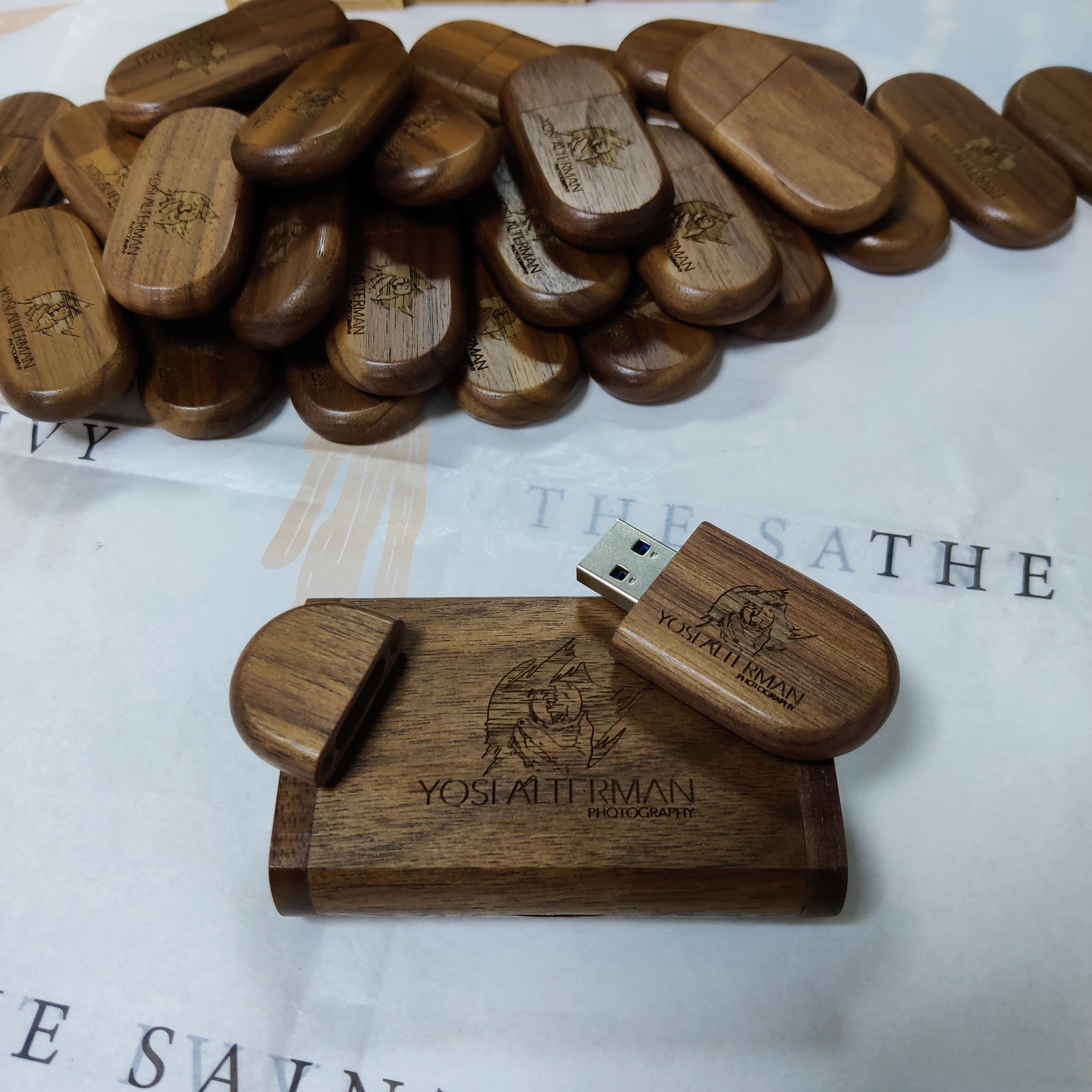 Walnut / Maple color Custom Wooden usb sticks for Photography W-264