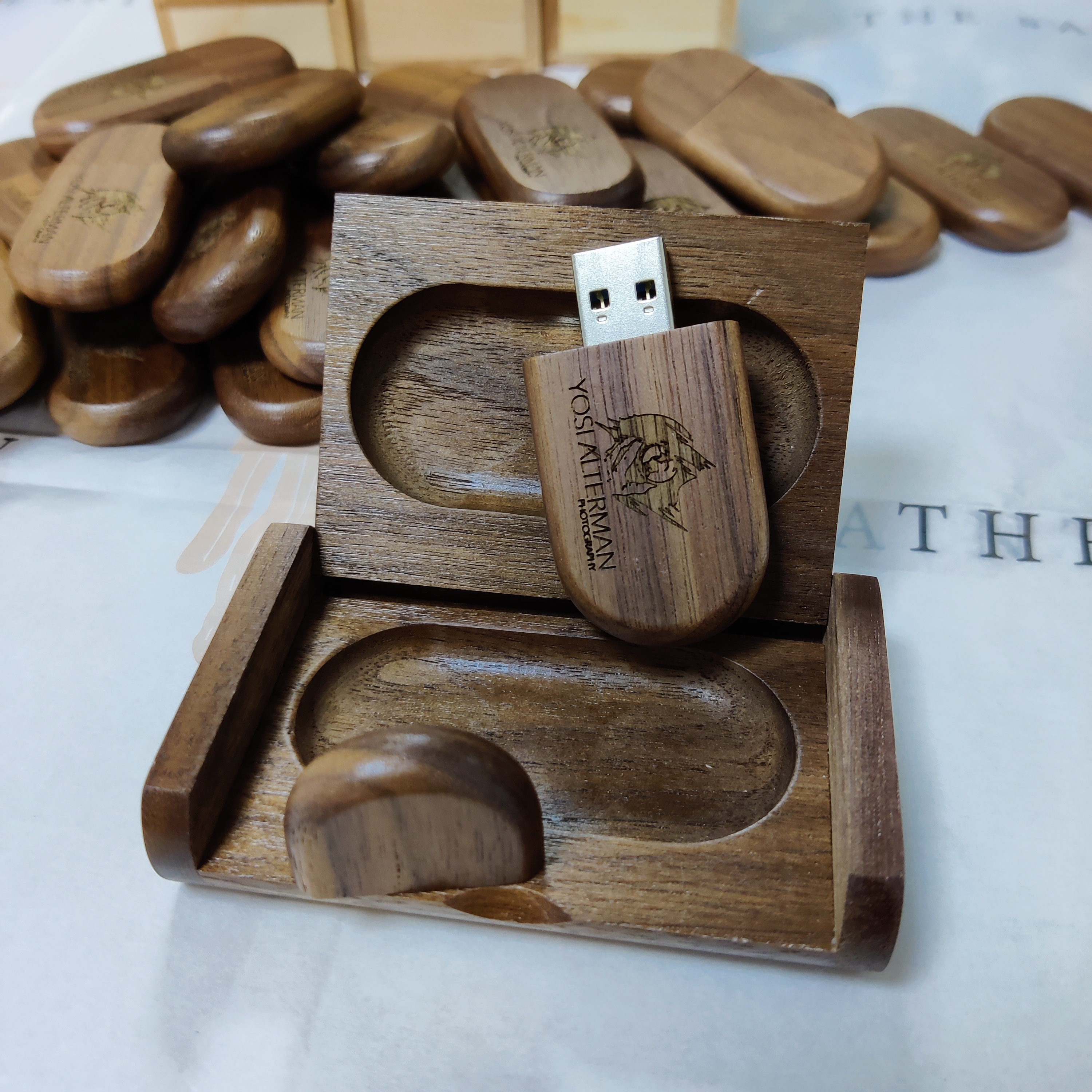 Walnut / Maple color Custom Wooden usb sticks for Photography W-264