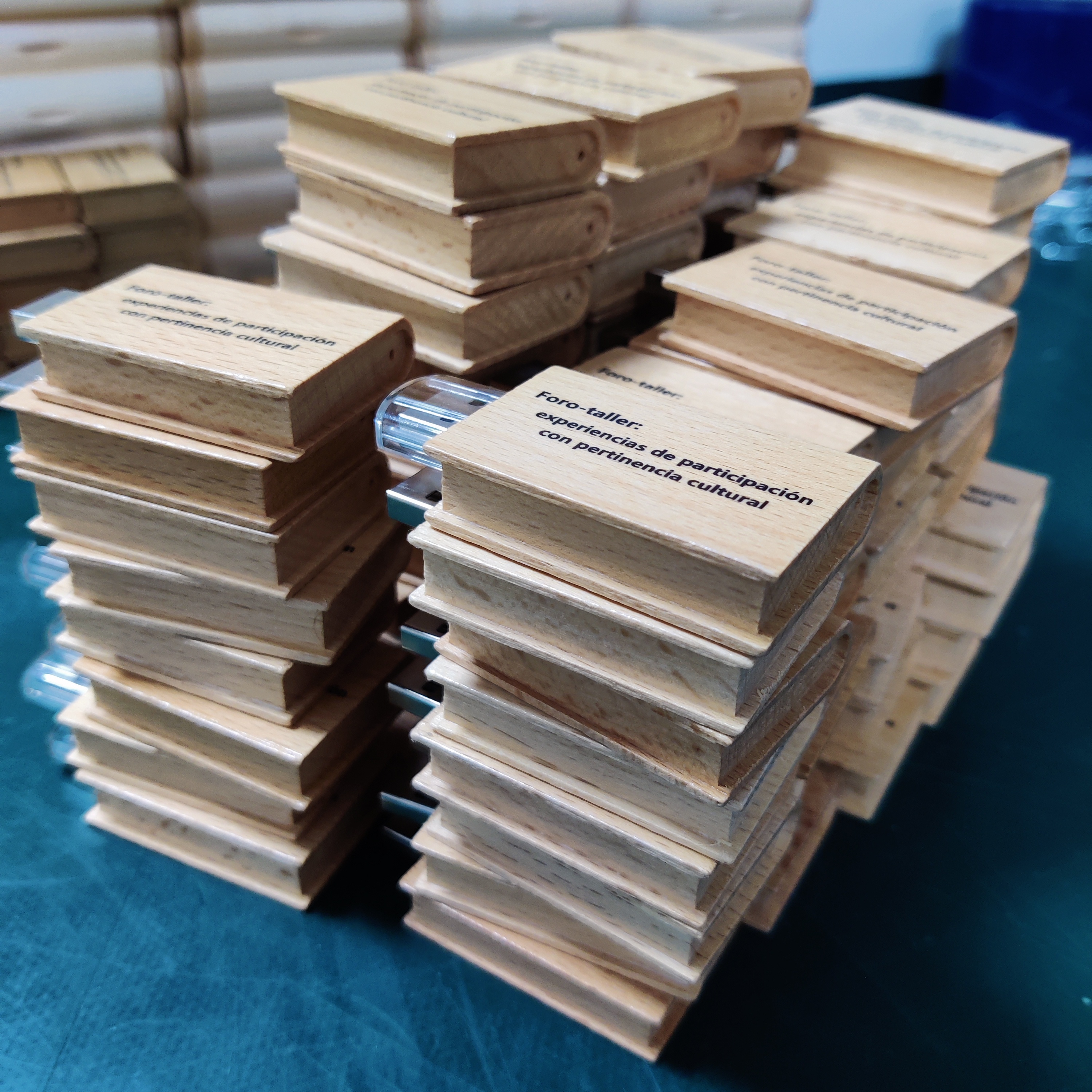 Very interesting Book-shape Wooden USB flash drive