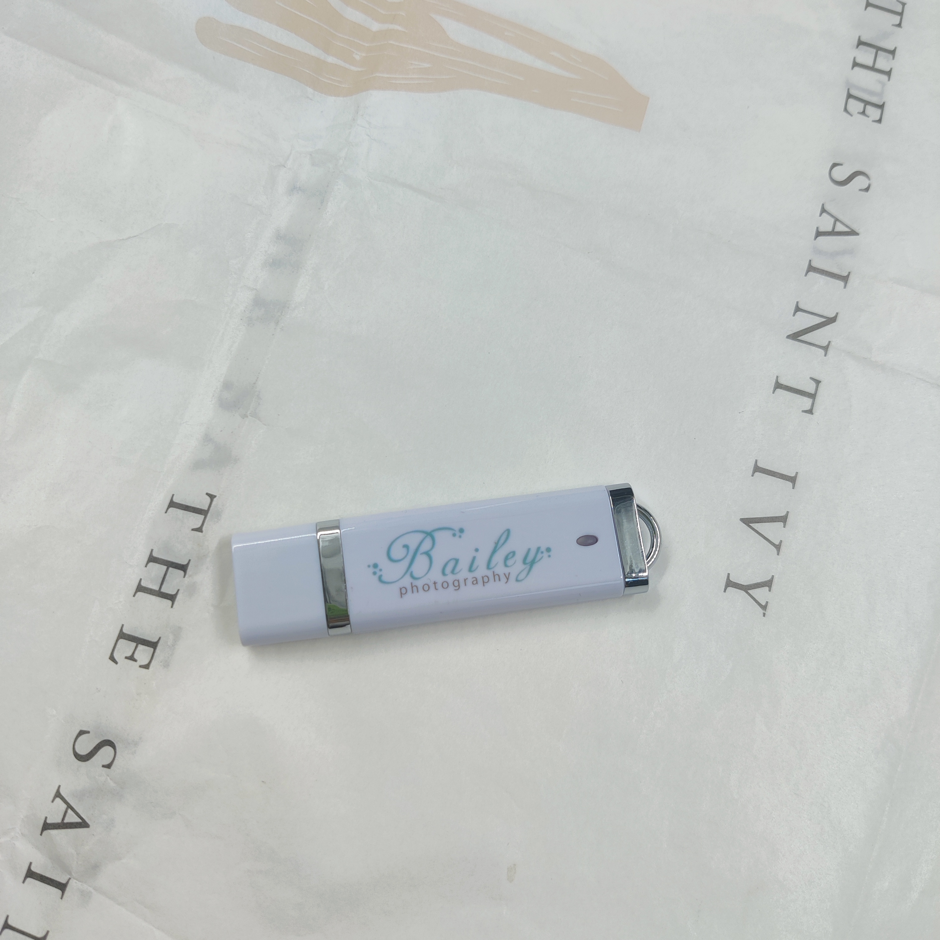 Simple Plastic USB FLASH DRIVE -White & Black