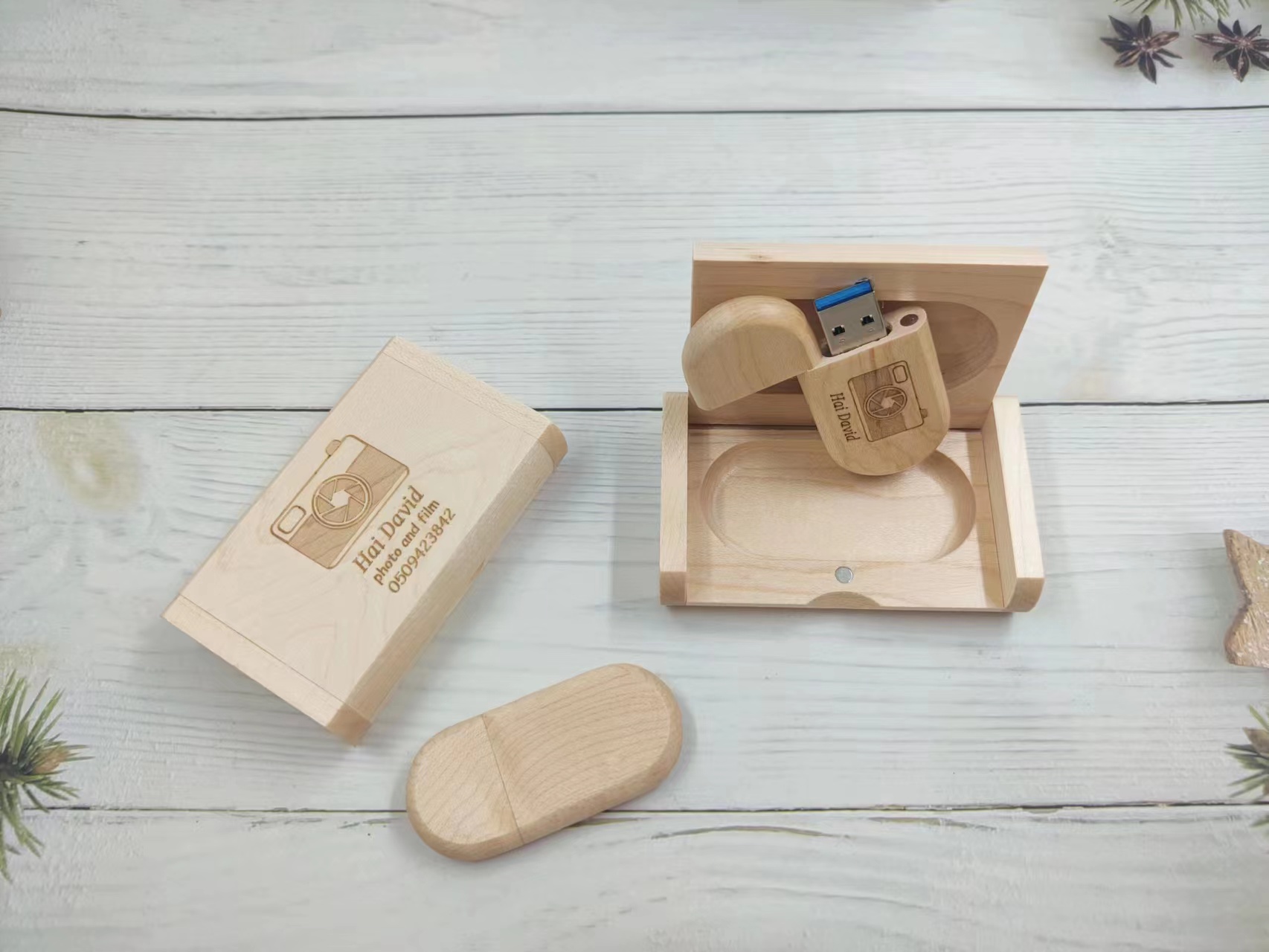 Oval wooden usb flash drive and clamshell wooden box order again
USB3.0 64GB 100 pcs