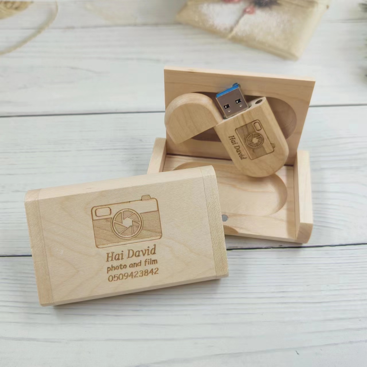 Oval wooden usb flash drive and clamshell wooden box order again
USB3.0 64GB 100 pcs