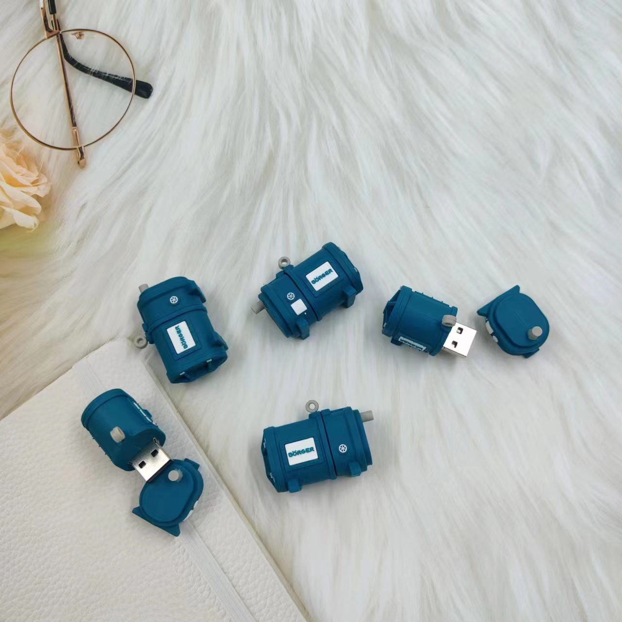 Customized PVC USB flash drive 2000 PCS 8GB order is ready.