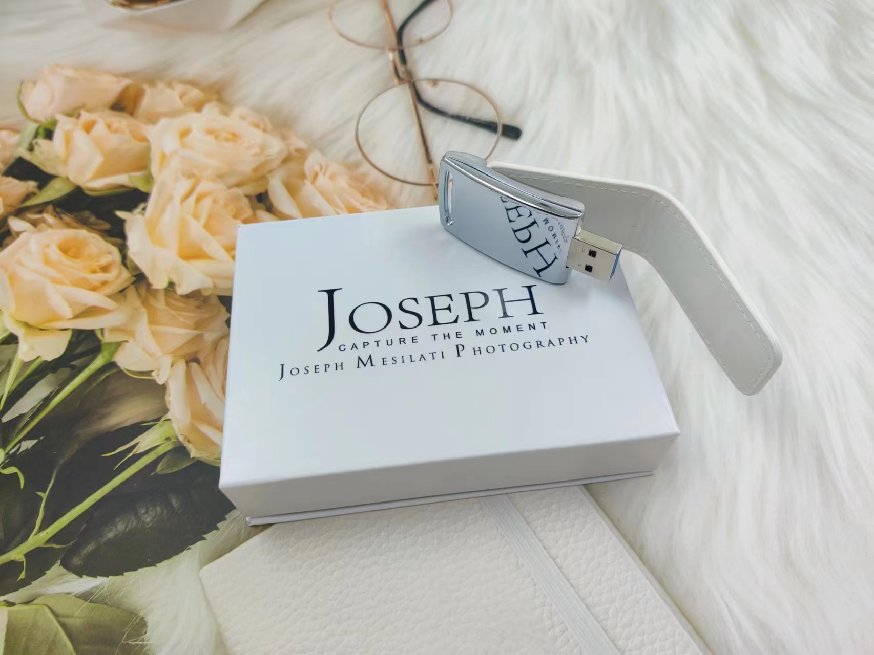 White Leather USB sticks with or without boxes 32GB 64GB