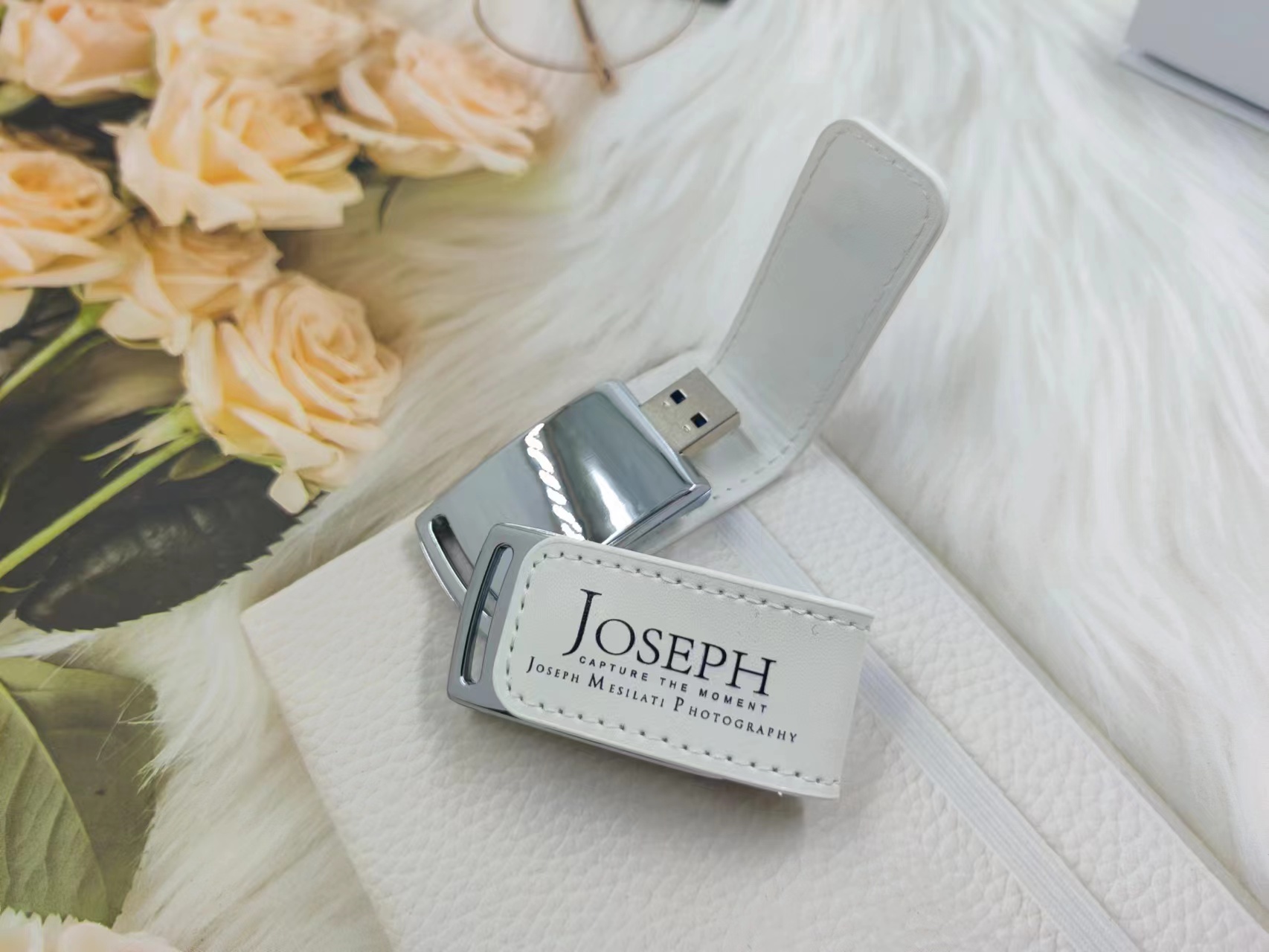 White Leather USB sticks with or without boxes 32GB 64GB