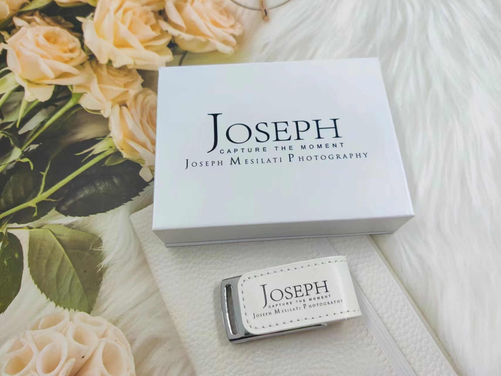 White Leather USB sticks with or without boxes 32GB 64GB