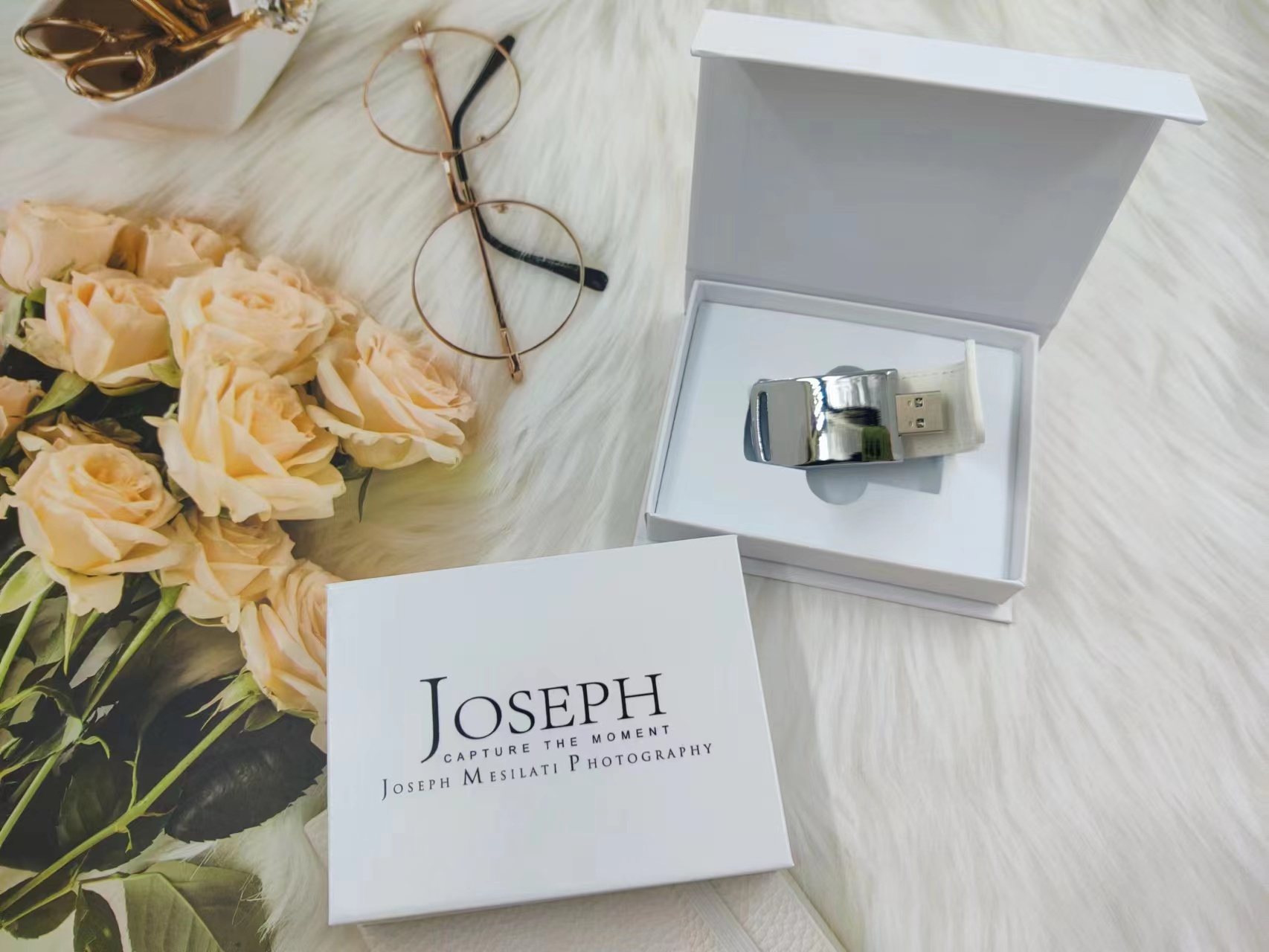 White Leather USB sticks with or without boxes 32GB 64GB